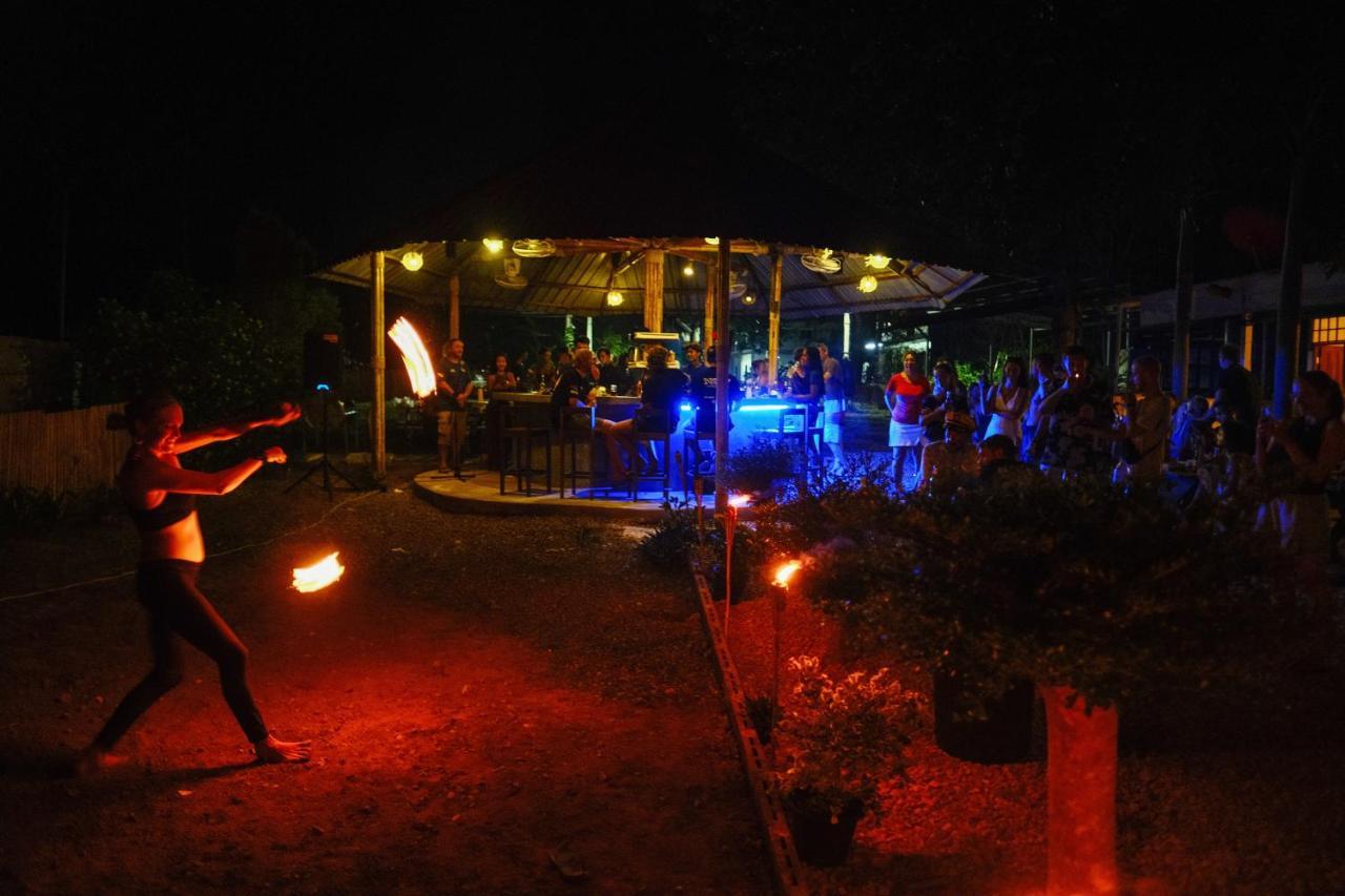 Escape Divers - Jungle Hostel And Dive Centre Koh Tao Extérieur photo