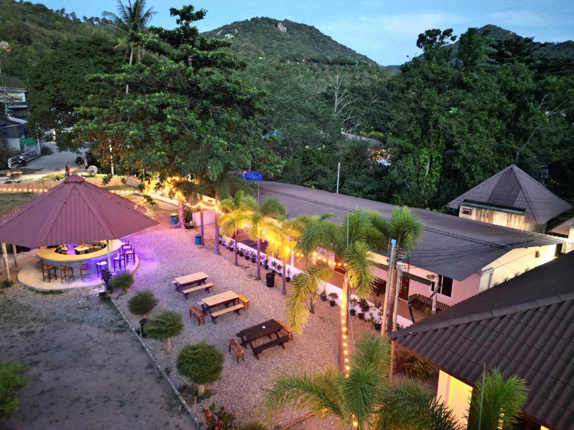 Escape Divers - Jungle Hostel And Dive Centre Koh Tao Extérieur photo