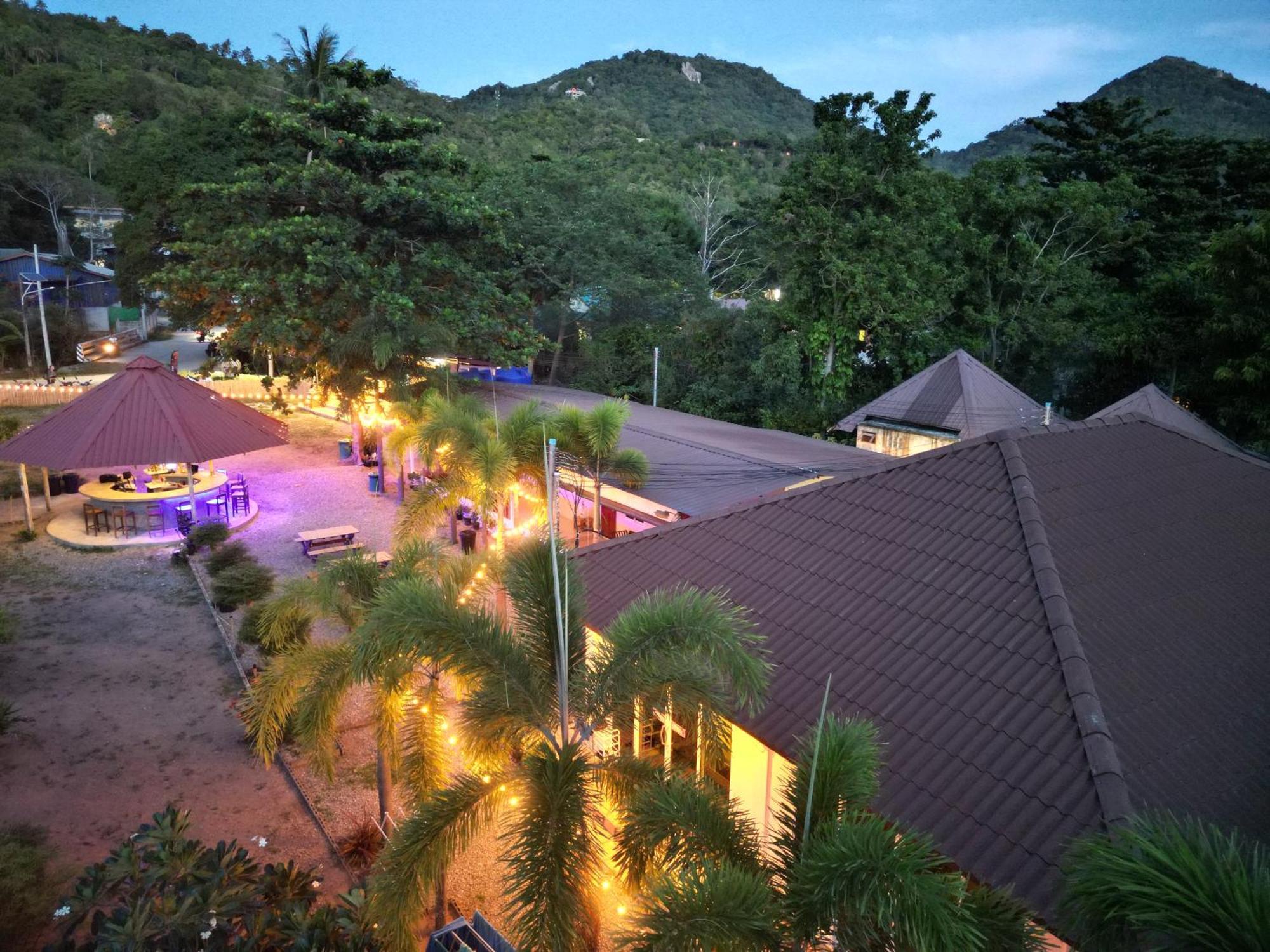 Escape Divers - Jungle Hostel And Dive Centre Koh Tao Extérieur photo